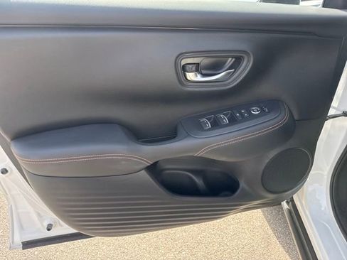 Used 2023 Honda HR-V Sport image 9