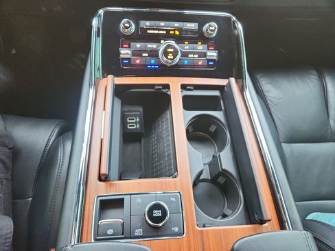 Used 2019 Lincoln Navigator Reserve AWD/4WD image 9