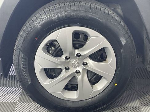 Used 2024 Toyota RAV4 LE image 9