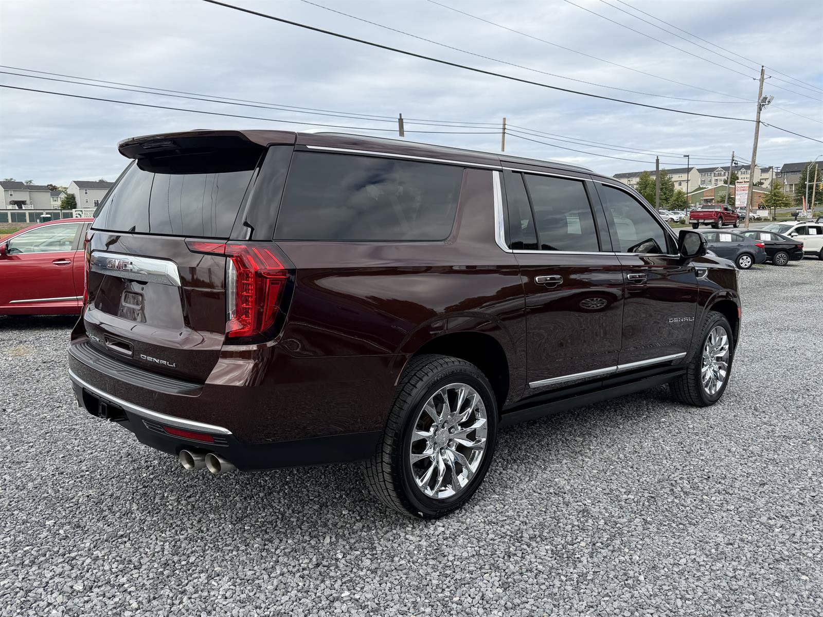 Used 2022 GMC Yukon XL Denali w/ Advanced Technology Package AWD/4WD image 3