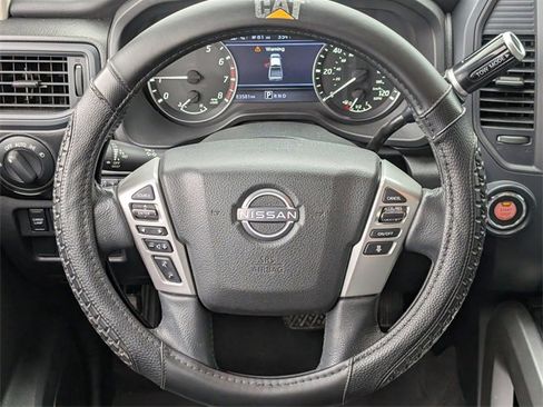 Used 2023 Nissan Titan SV w/ SV Convenience Package image 11