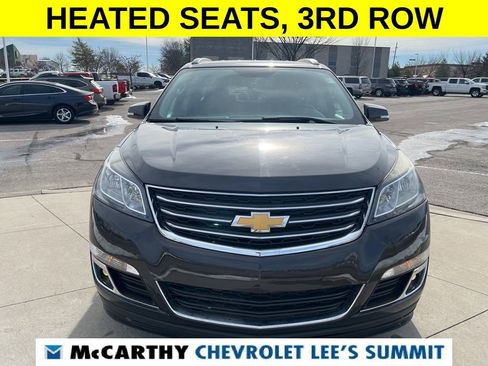 Used 2017 Chevrolet Traverse LT w/ Style and Technology Package image 3