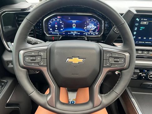 Used 2025 Chevrolet Silverado 2500 High Country w/ Technology Package AWD/4WD image 17
