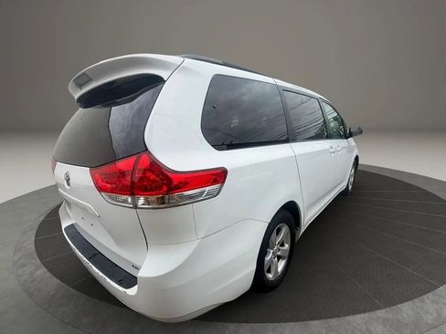 Used 2014 Toyota Sienna LE FWD image 5