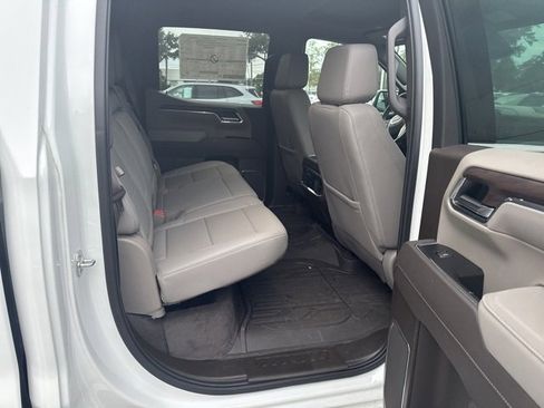 Used 2025 GMC Sierra 1500 SLT w/ SLT Premium Plus Package image 9