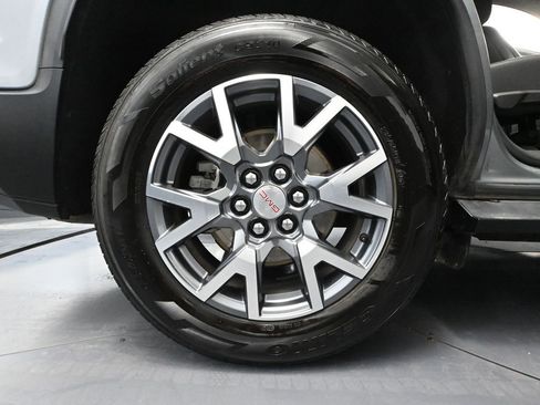 Used 2023 GMC Acadia SLT image 14