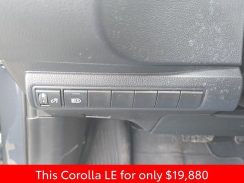 Used 2025 Toyota Corolla LE image 31
