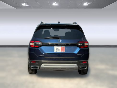 Used 2025 Honda Pilot Touring image 14