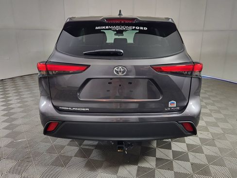 Used 2022 Toyota Highlander LE AWD/4WD image 6