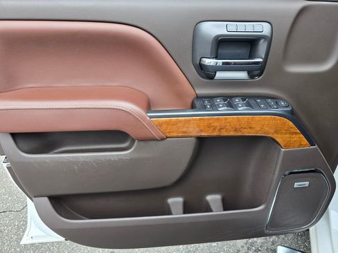 Used 2018 Chevrolet Silverado 1500 High Country image 45