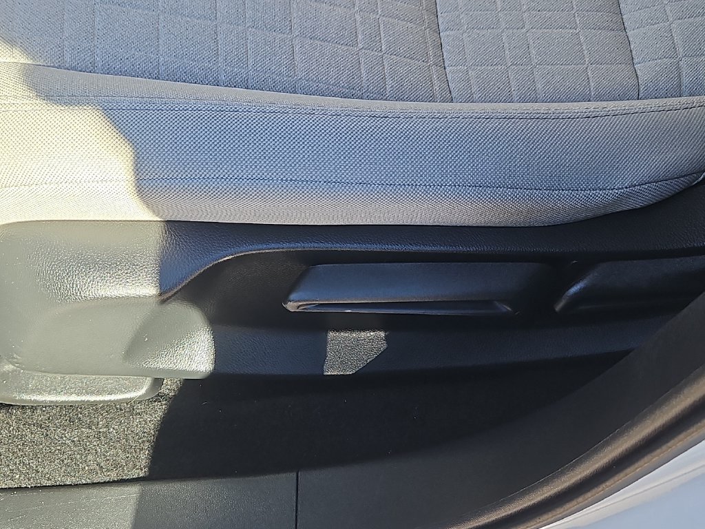 Used 2025 Honda HR-V LX image 17