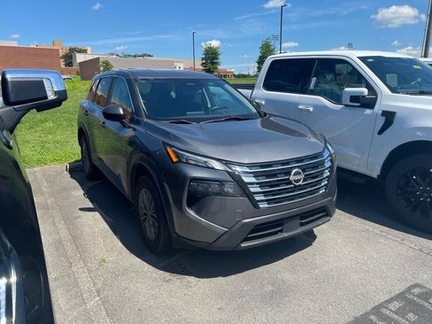 Used 2024 Nissan Rogue S AWD/4WD image 9