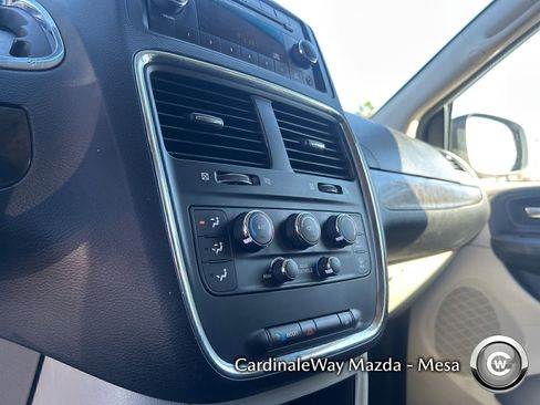 Used 2017 Dodge Grand Caravan SE image 15