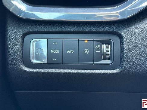 Used 2024 GMC Acadia Denali image 32