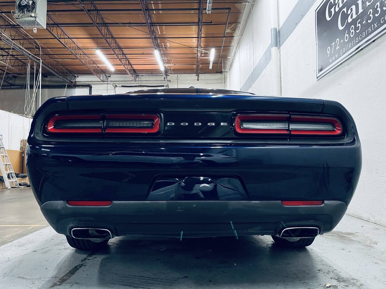 Used 2015 Dodge Challenger SXT RWD image 6