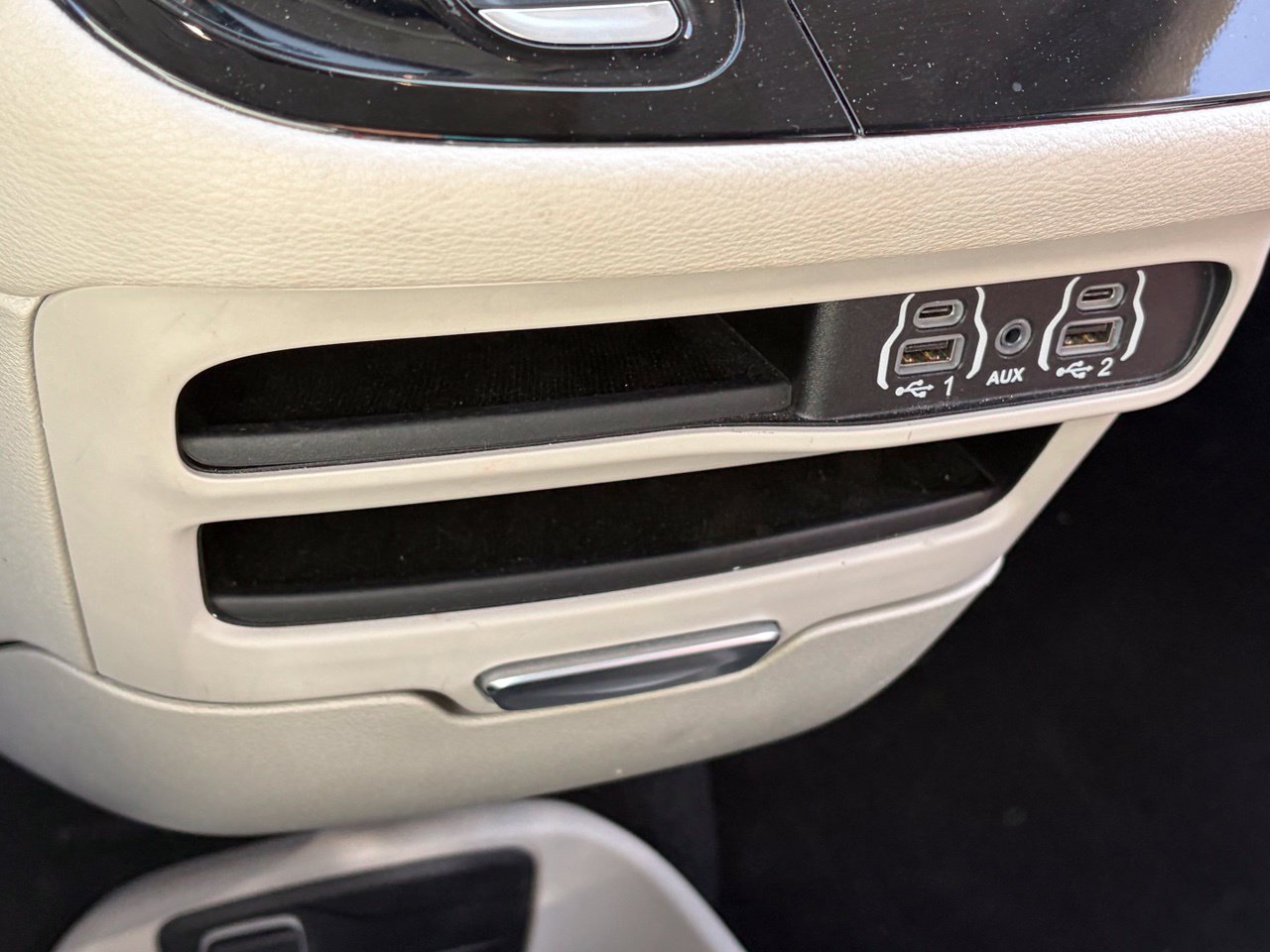 Used 2024 Chrysler Pacifica Limited FWD image 10