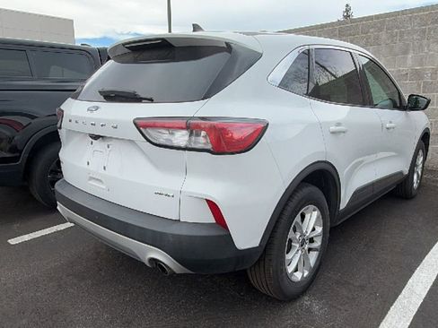 Used 2022 Ford Escape SE image 2