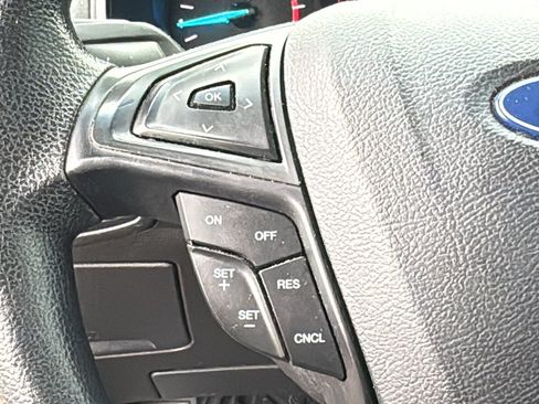 Used 2019 Ford Edge SE FWD image 22