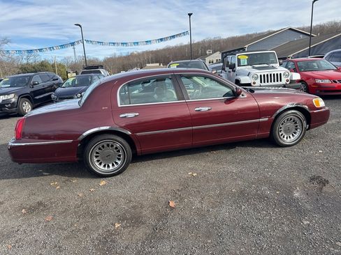 Used 2000 Lincoln Town Car Cartier image 9