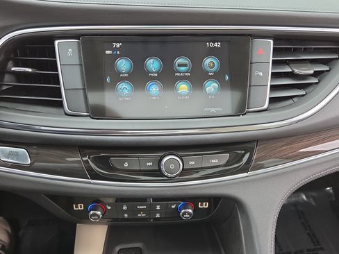 Used 2019 Buick Enclave Essence FWD image 28
