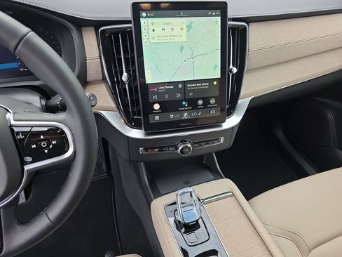 New 2026 Volvo XC90 B6 Plus w/ Protection Package Premier image 18