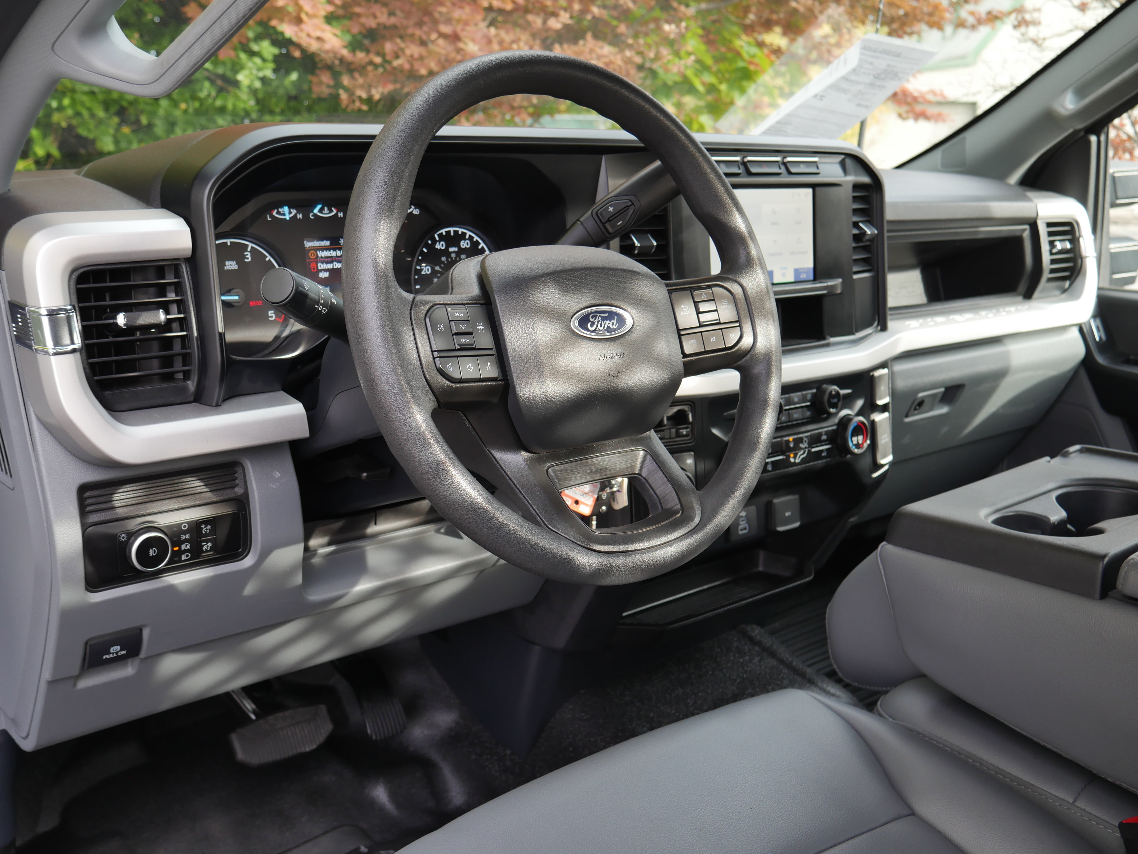 Certified 2024 Ford F550 4x4 Regular Cab Super Duty image 4