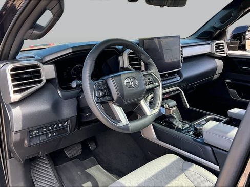 Used 2025 Toyota Tundra Limited AWD/4WD image 18
