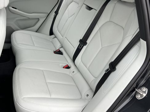 Certified 2025 Porsche Macan image 16