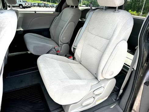 Used 2020 Toyota Sienna LE FWD image 17