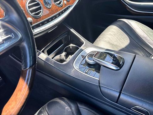 Used 2018 Mercedes-Benz S 560 Sedan image 19