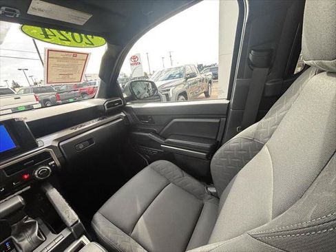 Certified 2024 Toyota Tacoma SR5 AWD/4WD image 19