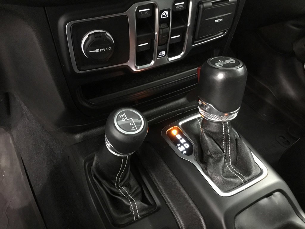 Used 2018 Jeep Wrangler Unlimited Sahara AWD/4WD image 23