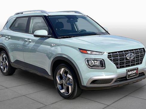 Used 2025 Hyundai Venue SEL FWD image 3