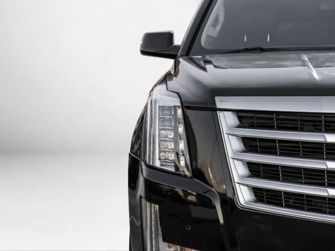 Used 2015 Cadillac Escalade Luxury image 50