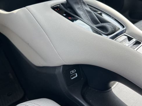 Used 2023 Honda HR-V LX image 14
