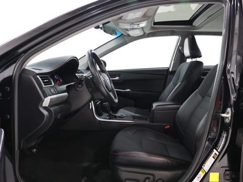 Used 2016 Toyota Camry SE w/ Moonroof Package FWD image 15