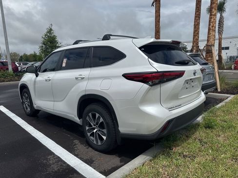 Used 2023 Toyota Highlander XLE image 5
