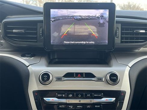 Used 2022 Ford Explorer XLT image 11