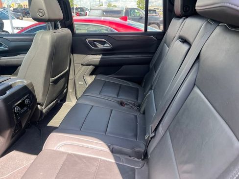 Used 2021 Chevrolet Suburban LT w/ LT Signature Package AWD/4WD image 22