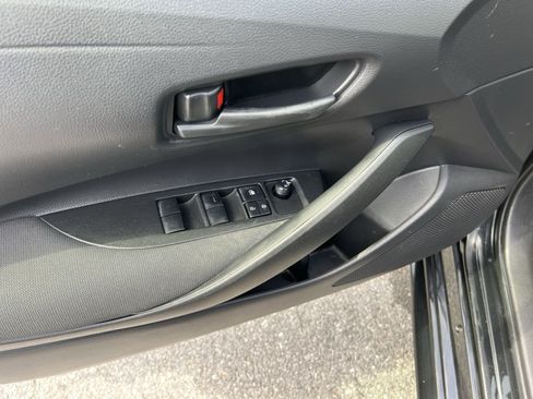 Used 2022 Toyota Corolla LE FWD image 14
