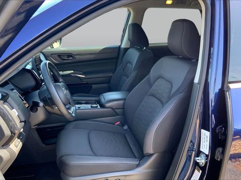 Used 2025 Nissan Pathfinder SV AWD/4WD image 8