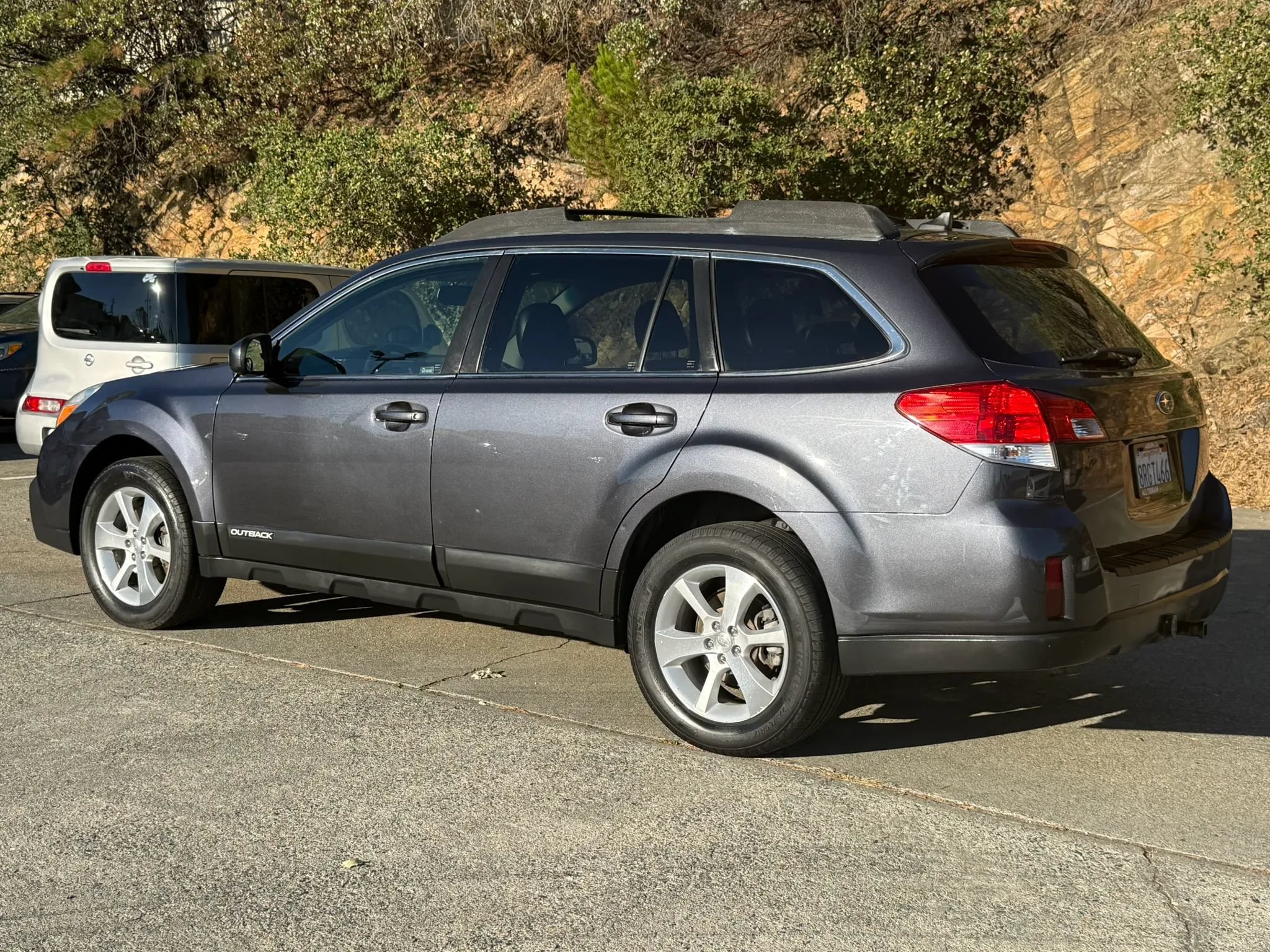 Used 2013 Subaru Outback 3.6R Limited w/ Moonroof Pkg AWD/4WD image 4