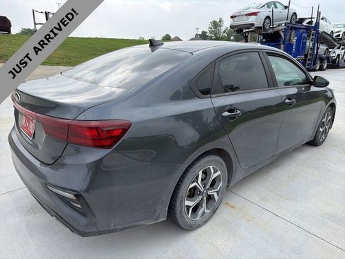 Used 2019 Kia Forte LXS FWD image 4