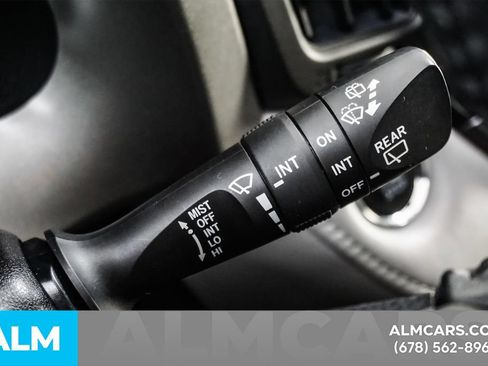 Used 2018 Toyota RAV4 XLE AWD/4WD image 30