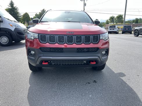 Used 2026 Jeep Compass Trailhawk w/ Sun, Sound & Navigation Group AWD/4WD image 4