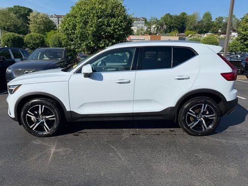 Certified 2025 Volvo XC40 B5 Core AWD/4WD image 3