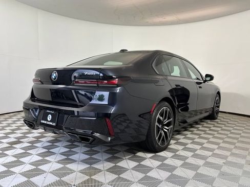 Used 2025 BMW 760i xDrive AWD/4WD image 7