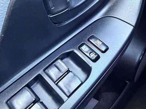 Used 2017 Toyota Yaris L image 12