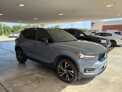 Used 2021 Volvo XC40 T4 R-Design w/ Climate Package FWD image 14