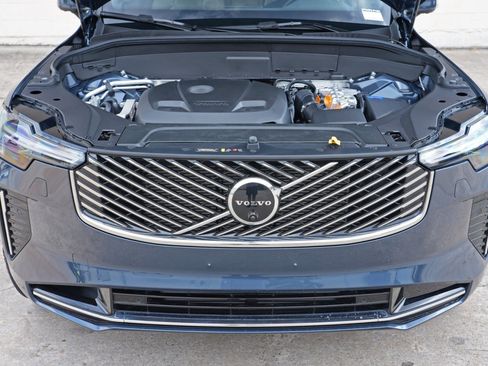Used 2025 Volvo XC90 T8 Plus w/ Protection Package Premier AWD/4WD image 8